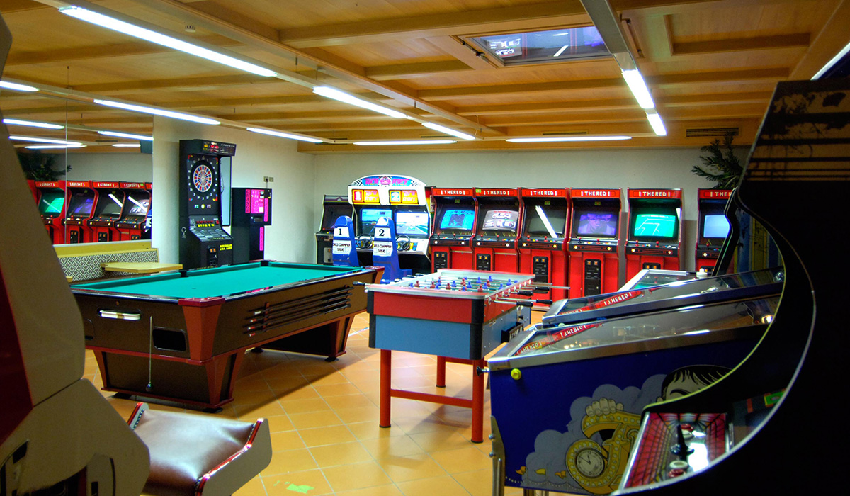Flipper, Kicker, Billard, Darts und Computerspiele im Hotel Aichner **** in Olang am Kronplatz in Südtirol